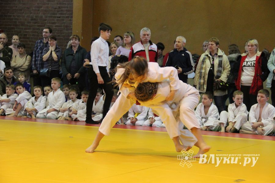 В Великих Луках прошли соревнования, посвященные памяти героев 6-й роты (ФОТО)