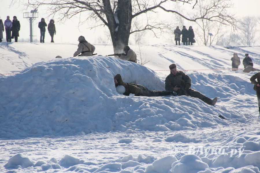 В Великих Луках реконструировали подвиг Александра Матросова (12+)(ФОТО)