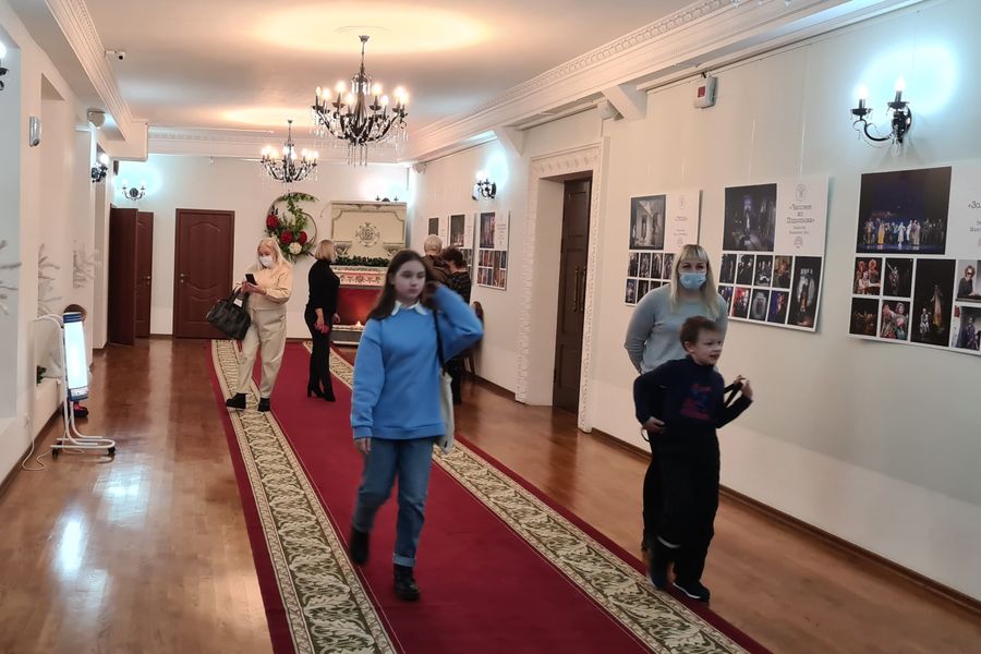 Участники фотоконкурса «Ми-ми-мишки» посетили экскурсию «Тайны закулисья» (ФОТО)