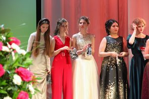 Великолукским выпускникам вручили медали «За особые успехи в учении» (ФОТО)