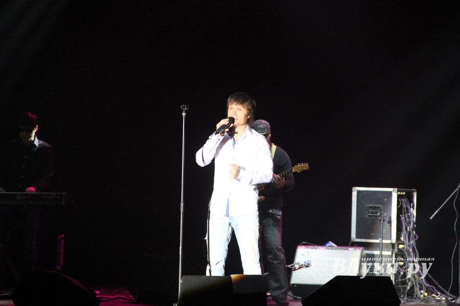 В Великих Луках состоялся концерт Артура (фото)