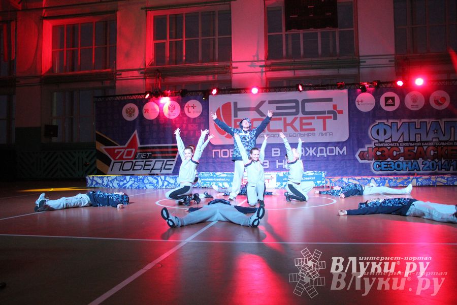 В Великих Луках прошли финальные игры Чемпионата ШБЛ «КЭС-БАСКЕТ» (фото)