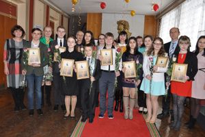 ​В Великих Луках вручили награды юным дарованиям (ФОТО)