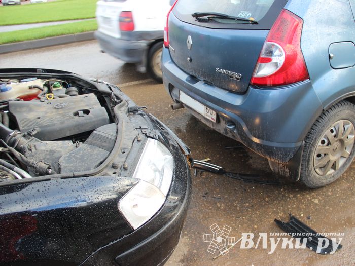 ДТП на улице Мурманской в Великих Луках (ФОТО)