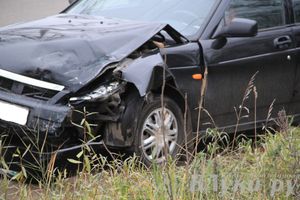 На Октябрьском проспекте в Великих Луках столкнулись «Мазда» и «Приора» (ФОТО)