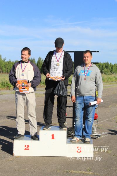 В Великих Луках прошел I этап Открытого чемпионата г. Великие Луки по Drag Racing (фото)