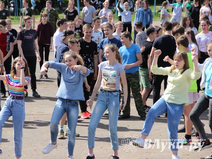 Спецназ «разгромил» на Дятлинке «банду»