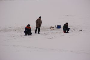 Фотофакт: МЧС запретило выходить на лёд? Нет, не слышали...