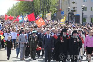 Парад Победы в Великих Луках (фото)