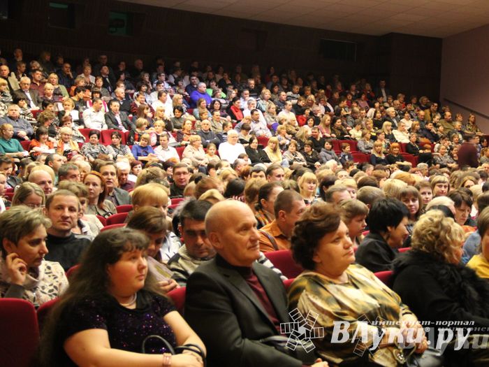 Народные артисты России выступили в Великих Луках (фото)