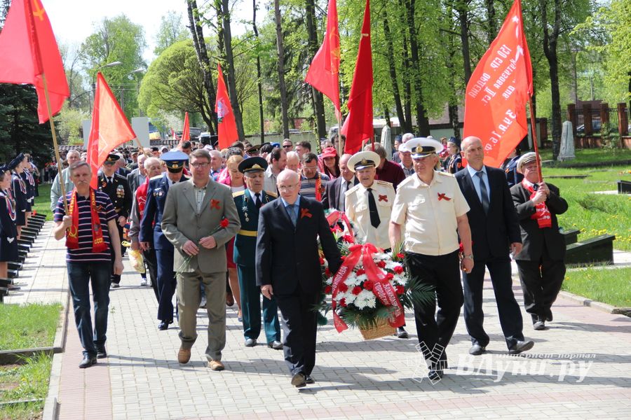 В Великих Луках прошел торжественный митинг в честь 9 мая (ФОТО)