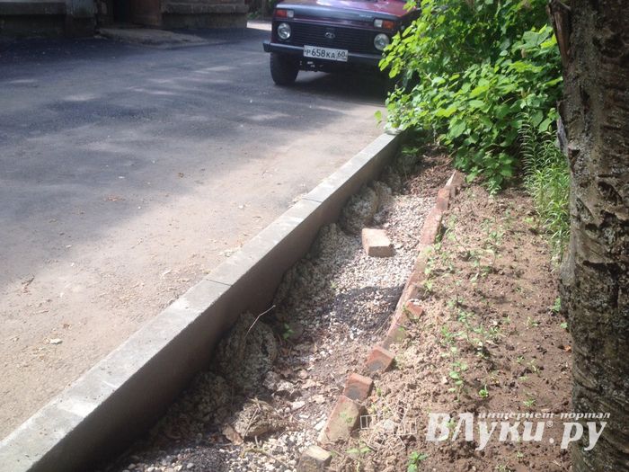 Великолучанка пожаловалась губернатору на новый асфальт во дворе (ФОТО)