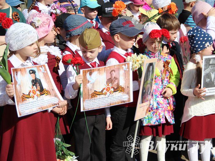 Юные великолучане почтили память бойцов Великой войны (ФОТО)