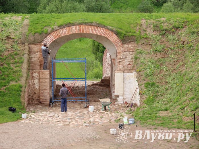 В Великолукской Крепости наводят порядок (ФОТО)