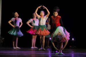 Великие Луки встретили День танца (ФОТО)