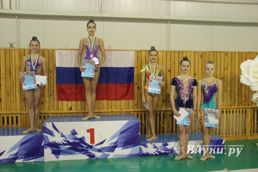 В Великих Луках прошли соревнования по художественной гимнастике (ФОТО)
