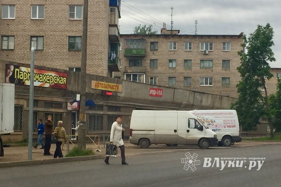 Сегодня после обеда на Гагарина в Великих луках заработают новые светофоры (ФОТО)