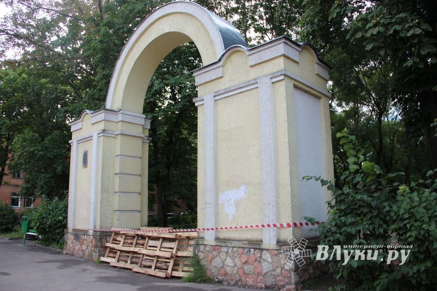 Великие Луки: краски, парки и «движение затруднено» (ФОТО)