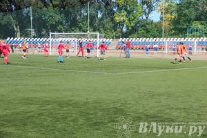 В Великих Луках стартовал открытый турнир по футболу