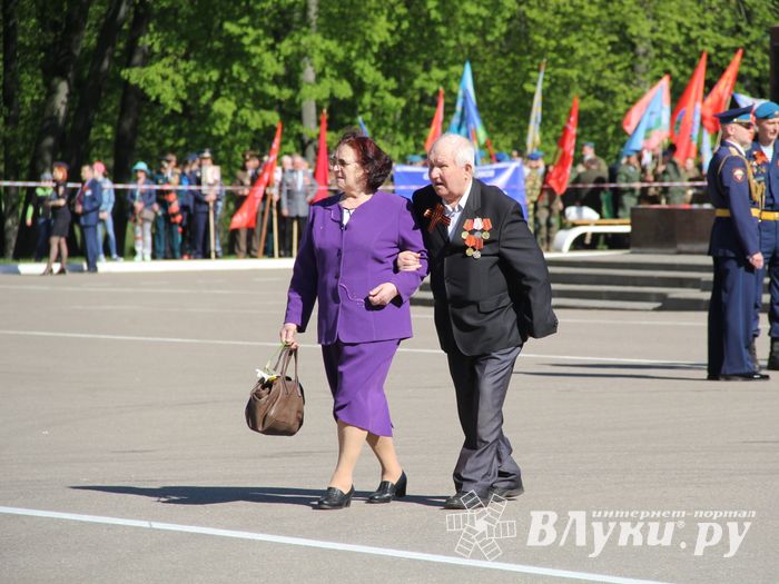 Парад в честь Дня Победы прошел в Великих Луках (ФОТО)