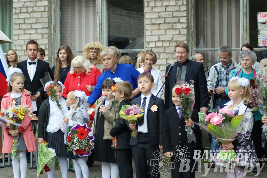 Школы города отметили 1 сентября (фото)