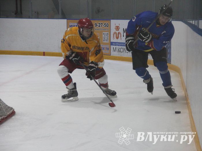 Великолукские хоккейные клубы провели матч в рамках чемпионата города (ФОТО)