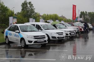 В Великих Луках прошла «Весенняя автоярмарка Великие Луки — 2015» (фото)