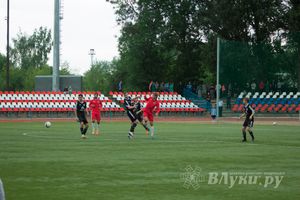 Матчи по футболу в рамках Первенства России проходят в Великих Луках (фото)