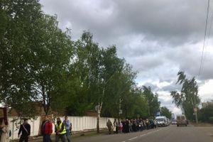 По Октябрьскому проспекту Великих Лук следует крестный ход (ФОТО)