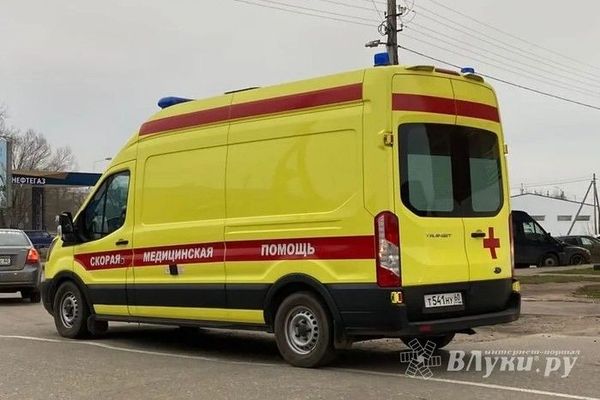 Врачам удалось стабилизировать мужчину после взрыва бытового газа в Великих Луках