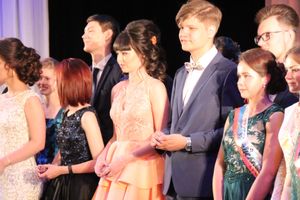 В Великих Луках выпускникам вручили медали «За особые успехи в учении» (ФОТО)