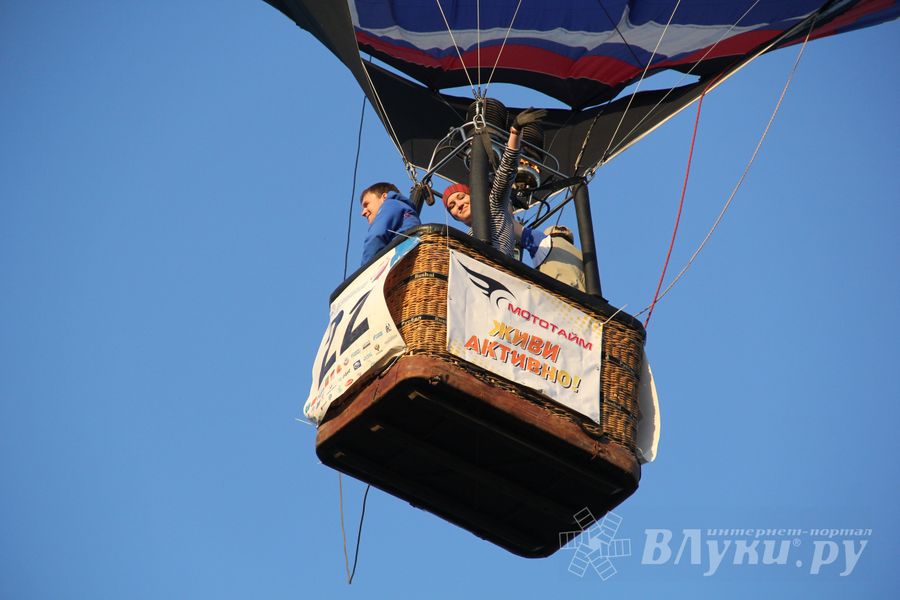 В Великих Луках открылась Международная юбилейная встреча воздухоплавателей (фото)