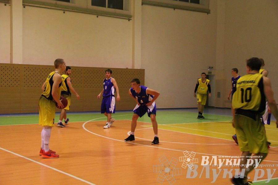 В Великих Луках проходят игры Чемпионата АСБ (фото)