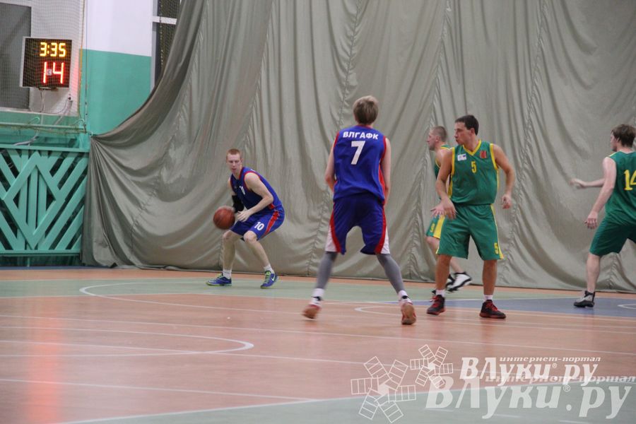 Команда «Экспресс» стала обладательницей Кубка г. Великие Луки по баскетболу