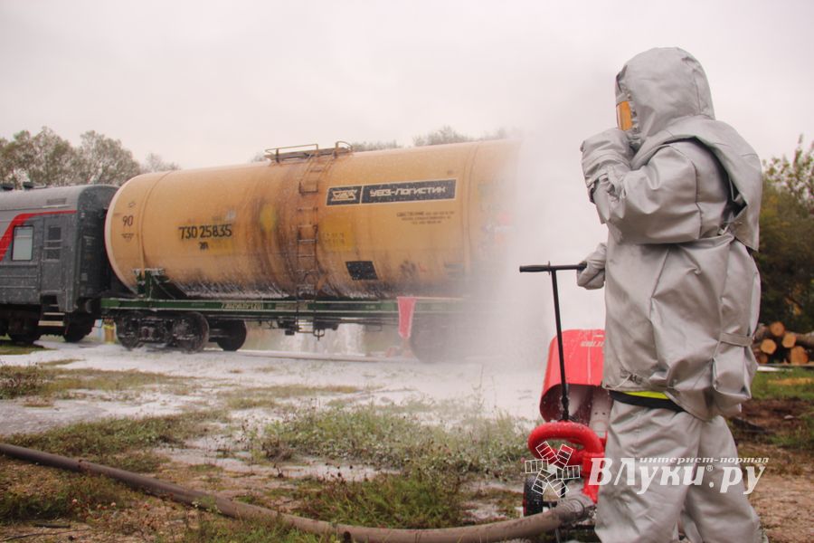 В Великих Луках тушили поезд (ФОТО)