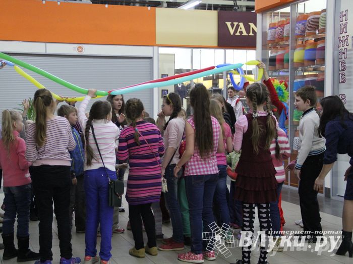 В ТЦ «Апельсин» прошла весенняя ночь распродаж