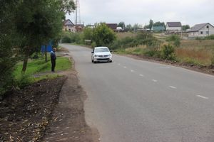 На Новосокольнической расширили и очистили обочину (ФОТО)