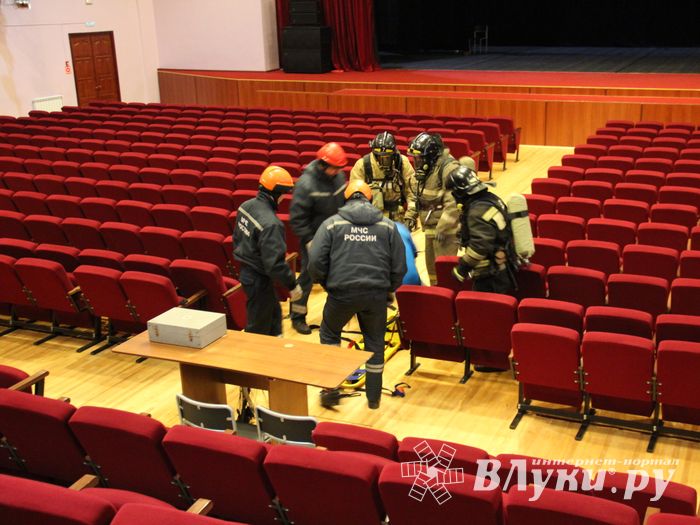 В Великих Луках «захватили заложников» (фото)