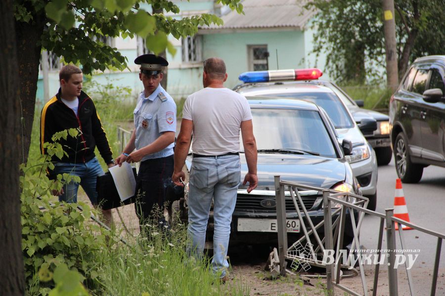 ДТП возле бани «Каменка» в Великих Луках (ФОТО)