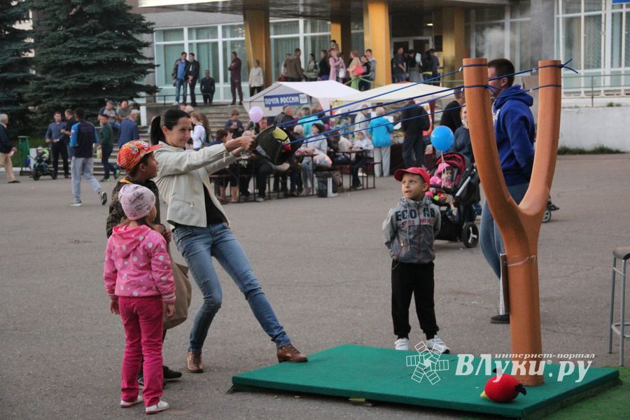 День города: концерт, аэростаты и салют (ФОТО)