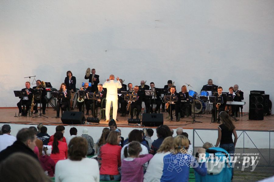 В Великих Луках отметили День России