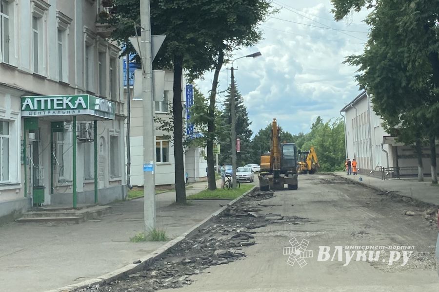 На улице Некрасова идут дорожные работы (ФОТО)