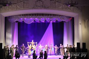 Музыкальный урок памяти прошел в ДК имени Ленина в Великих Луках (фото)