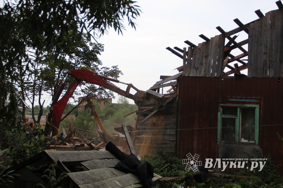 Великие Луки: ломать - не строить