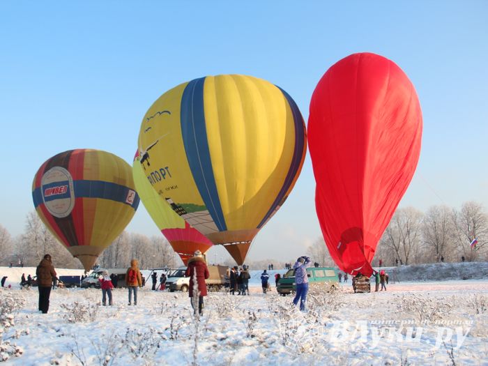 Над Великими Луками взлетели «Яблоки на снегу» (фото)