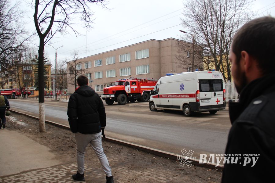 В Великих Луках «захватили заложников» (фото)