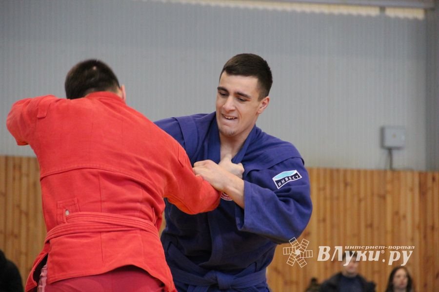 Всероссийские соревнования по самбо проходят в Великих Луках (ФОТО, 0+)