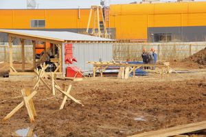 На стройплощадке нового физкультурного комплекса завершена разработка котлована под здание ледового катка