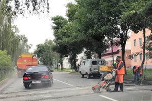 На Гастелло убирают старых «лежачих полицейских» (ФОТО)