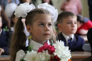 1 сентября в школах Великих Лук прошли Торжественные линейки (ФОТО)